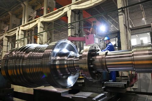 哈電集團哈爾濱汽輪機廠有限責任公司工人在作業(yè)中.